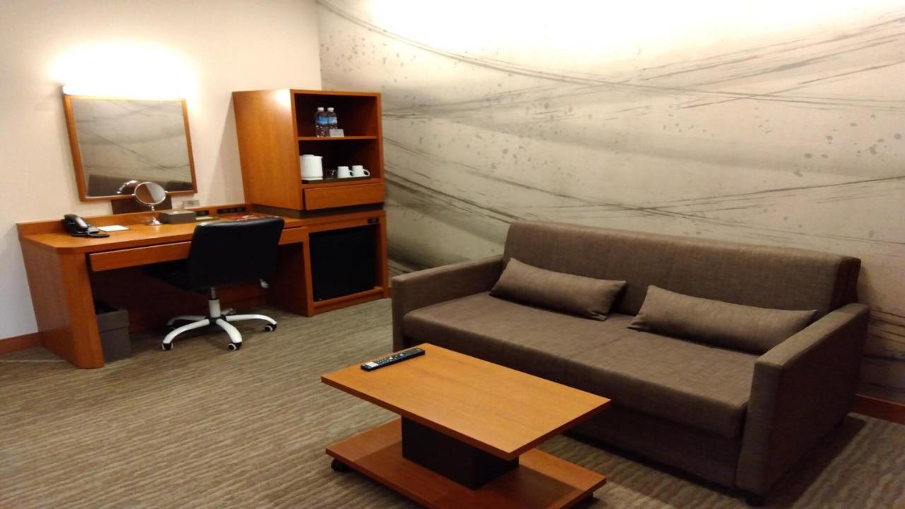 Odysis Suites Osaka Airport Hotel Izumisano Extérieur photo
